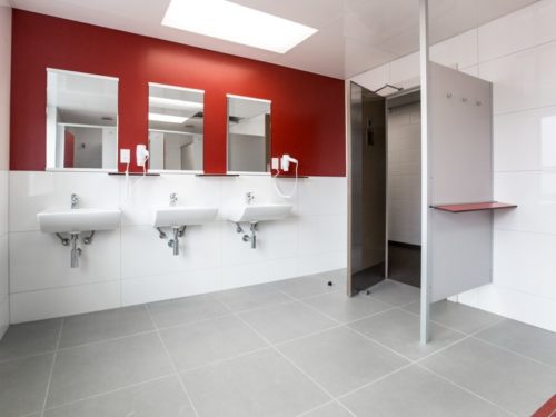 Ymca Hostel Auckland Bathroom1 Min
